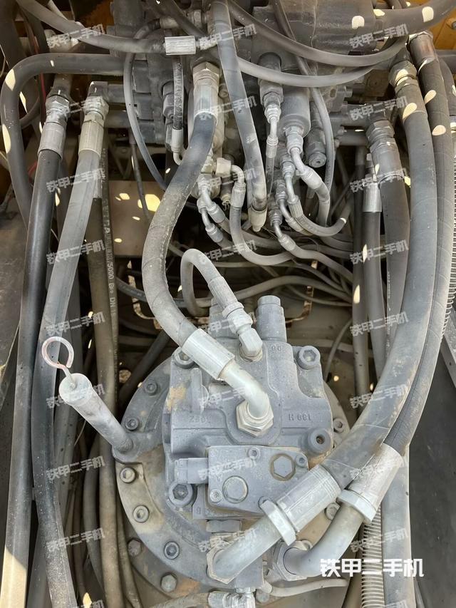 回转马达和主控阀（整机外观）