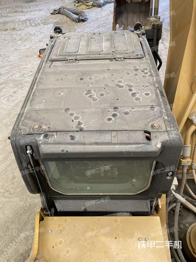 驾驶室顶部（整机外观）