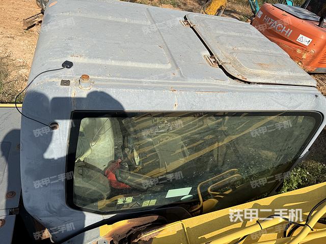 驾驶室顶部（整机外观）