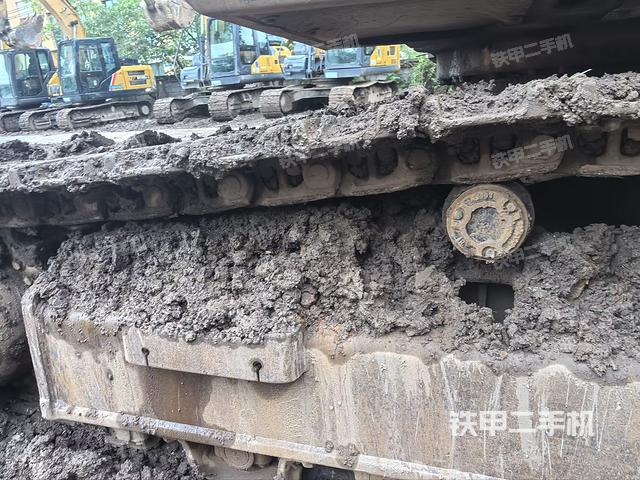 左側(cè)履帶整體?（行走機(jī)構(gòu)）