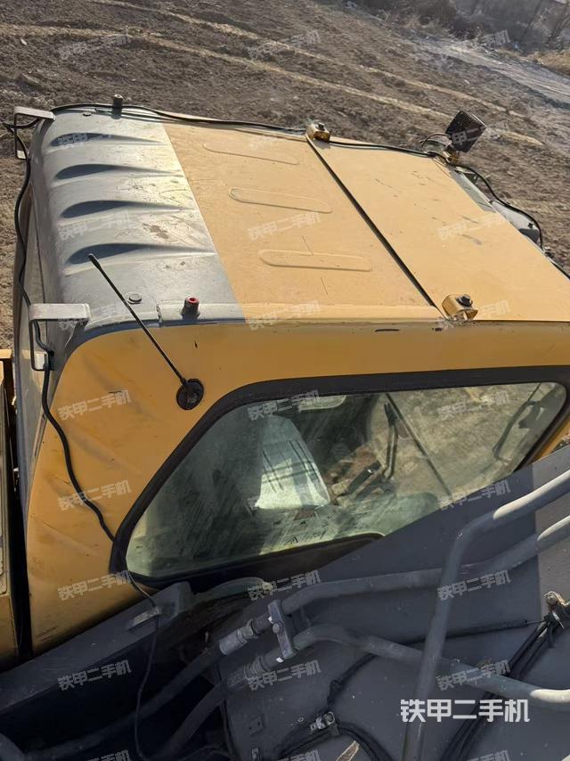 驾驶室顶部（整机外观）