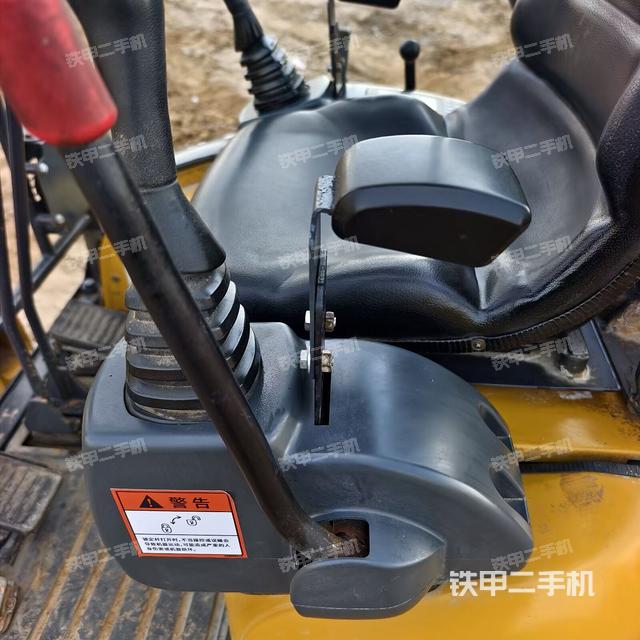 回转马达和主控阀（整机外观）