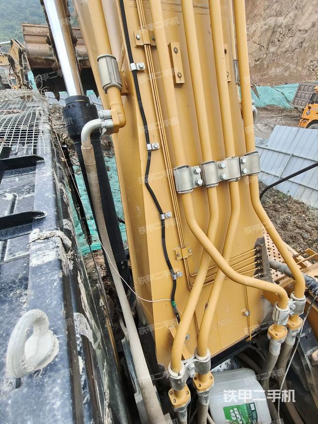 大臂背部俯视（工作和回转装置）