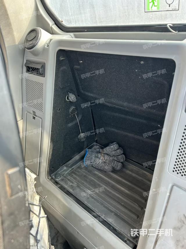 后窗玻璃角标（驾驶室部分）