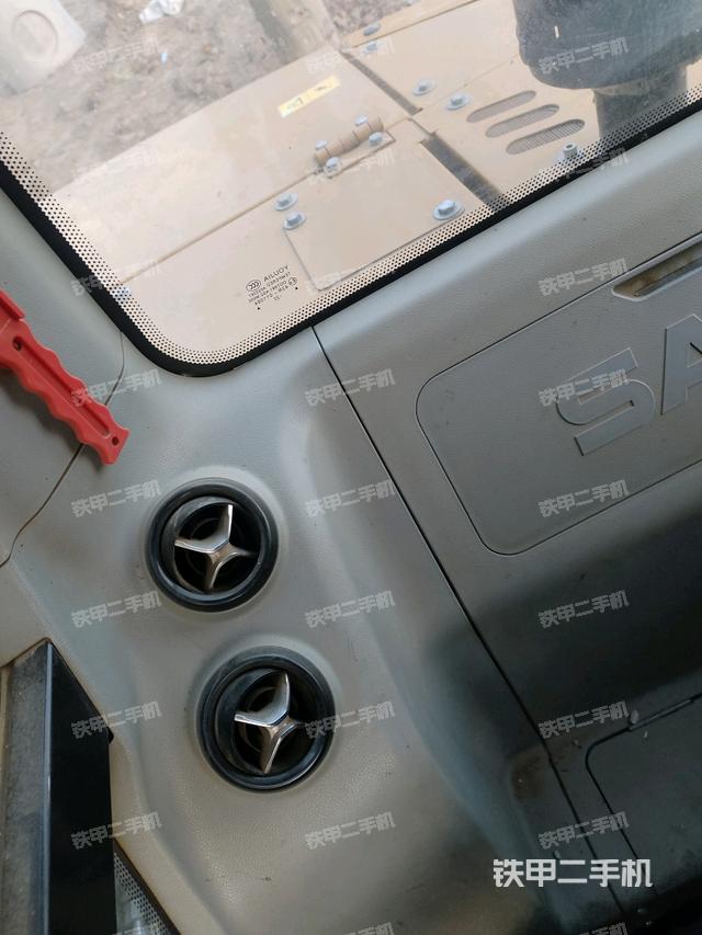 后窗玻璃角标（驾驶室部分）