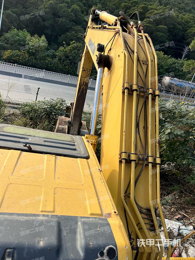 驾驶室顶部（整机外观）