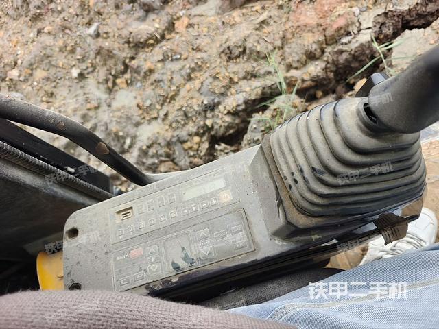 座椅左侧控制台/音响/含左手柄（驾驶室部分）