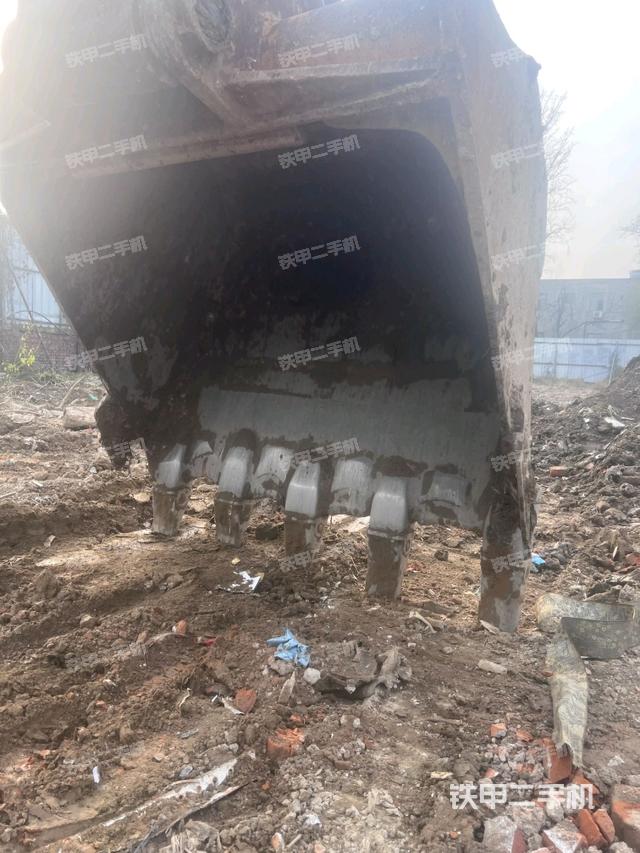 驾驶室顶部（整机外观）