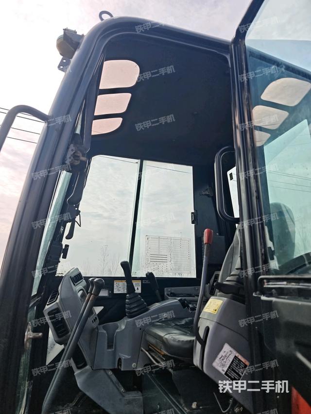  驾驶室正侧（驾驶室部分）