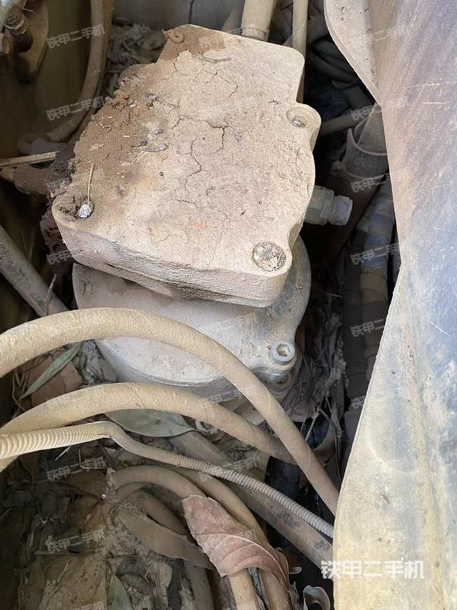 回转马达和主控阀（整机外观）