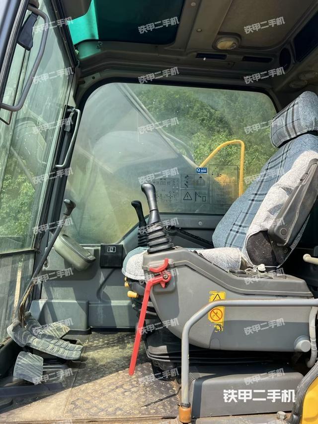 驾驶室整体（整机外观）