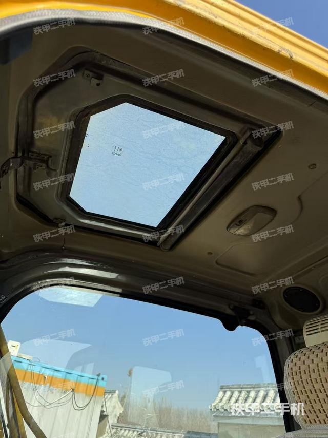 驾驶室顶部（整机外观）