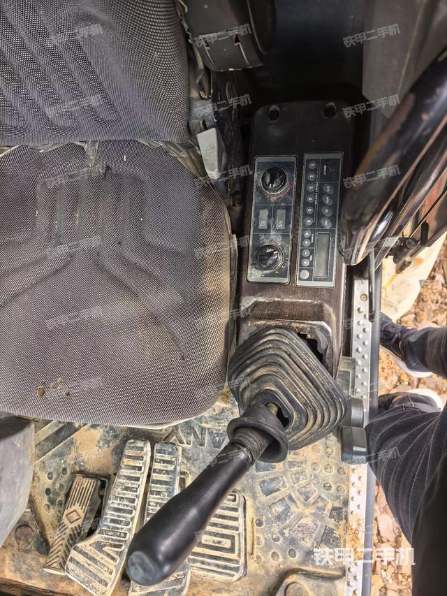 座椅左側(cè)控制臺(tái)/音響/含左手柄（駕駛室部分）