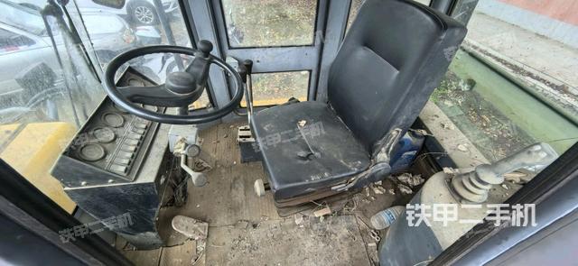 整机左侧（设备外观及核心部件）