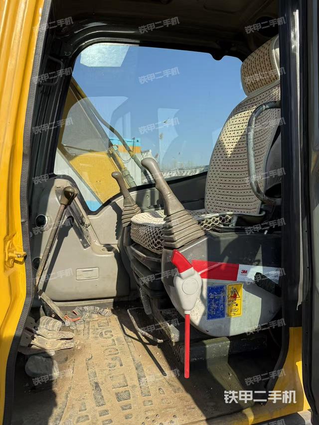 驾驶室整体（整机外观）