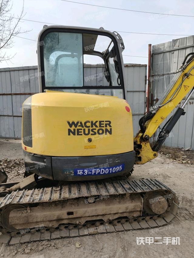 回转马达和主控阀（整机外观）