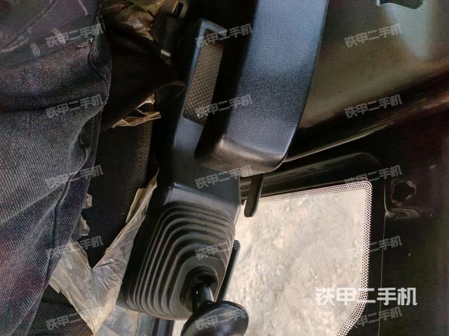 座椅左侧控制台/音响/含左手柄（驾驶室部分）