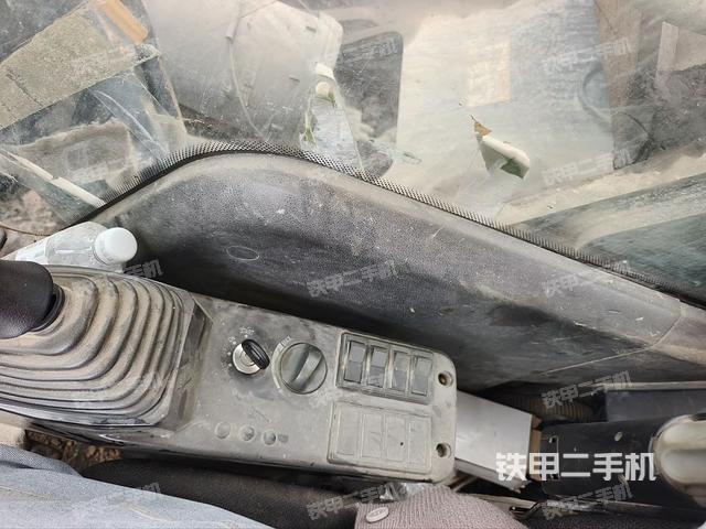 座椅右侧控制台/钥匙门/油门/含右手柄（驾驶室部分）