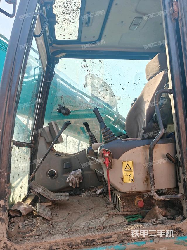 后窗玻璃角标（驾驶室部分）