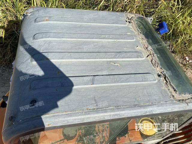 驾驶室顶部（整机外观）