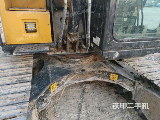 转盘和下车架正前（工作和回转装置）