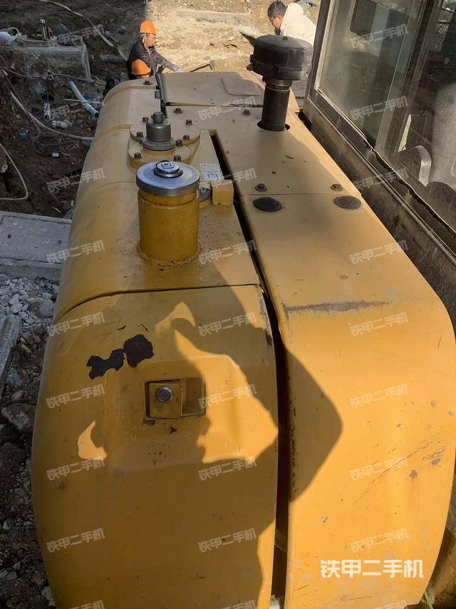 回转马达和主控阀（整机外观）