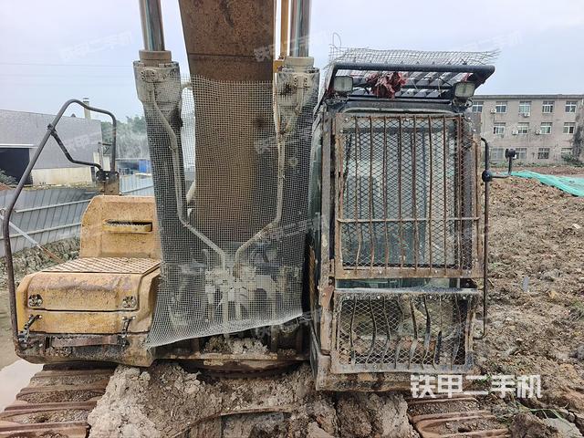 大臂油缸整体 竖拍（工作和回转装置）