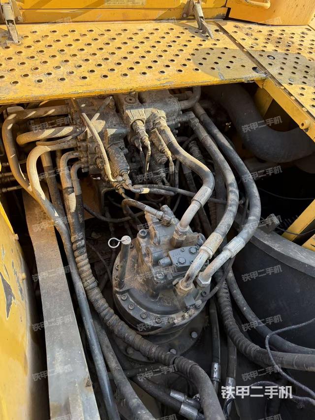 回转马达和主控阀（整机外观）