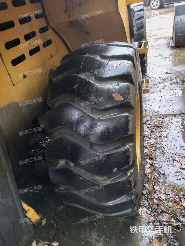 整机右侧（设备外观及核心部件）