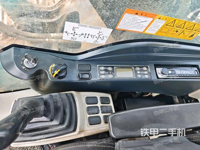 后窗玻璃角标（驾驶室部分）