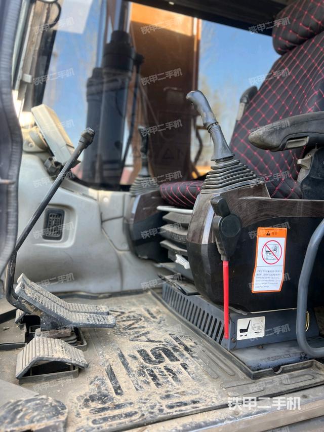 驾驶室顶部（整机外观）