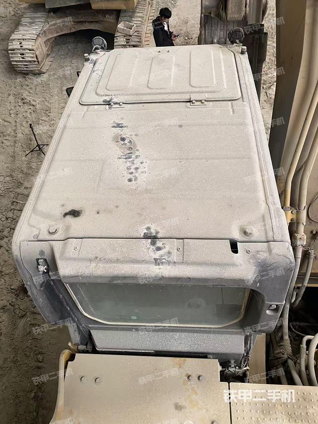 驾驶室顶部（整机外观）