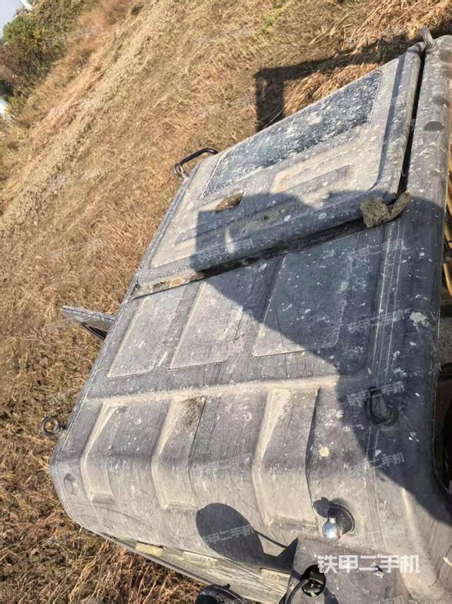 驾驶室顶部（整机外观）