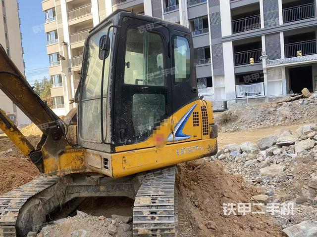 龙工CDM6060挖掘机