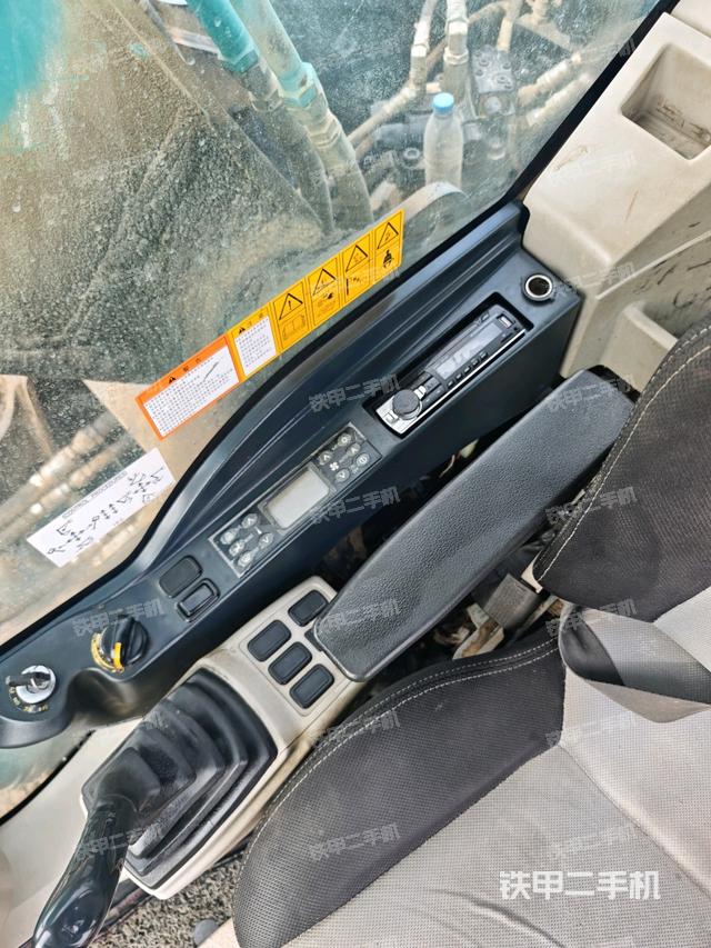 右侧玻璃角标（驾驶室部分）