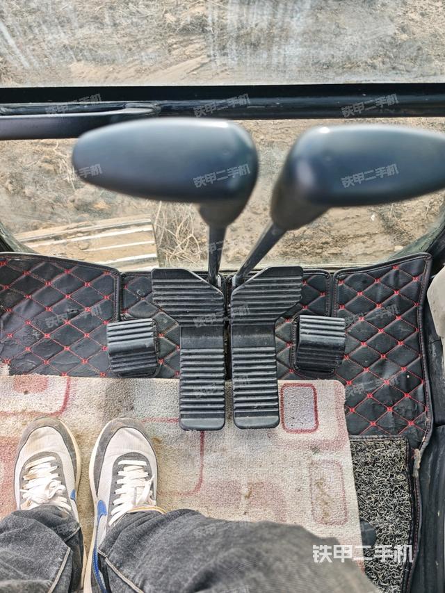 座椅左侧控制台/音响/含左手柄（驾驶室部分）