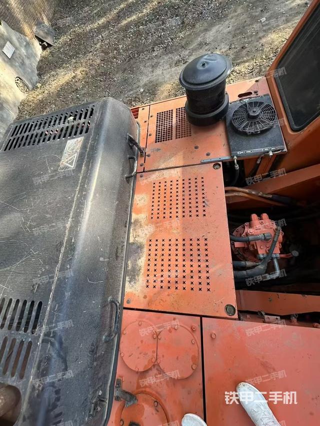 驾驶室顶部（整机外观）