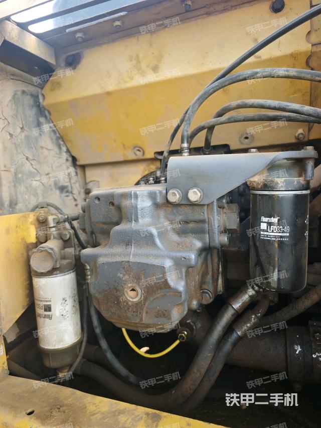 液壓泵艙室正面整體（整機(jī)外觀）