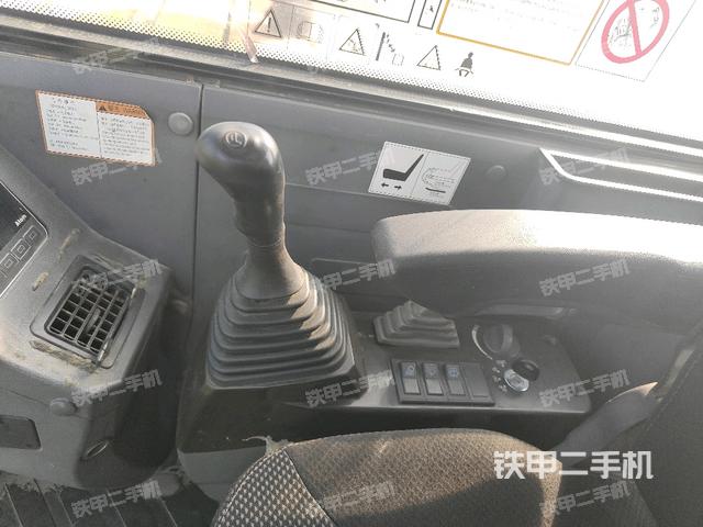 座椅右侧控制台/钥匙门/油门/含右手柄（驾驶室部分）