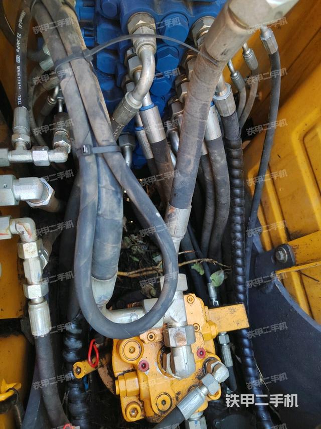 回轉馬達和主控閥（整機外觀）