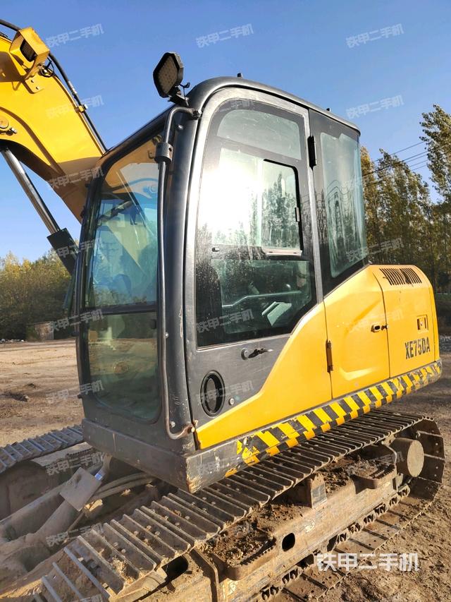 駕駛室整體（整機外觀）