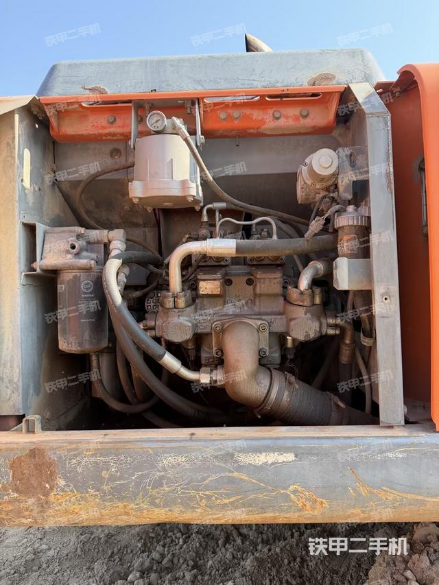 液壓泵斜45?左（大件艙室）