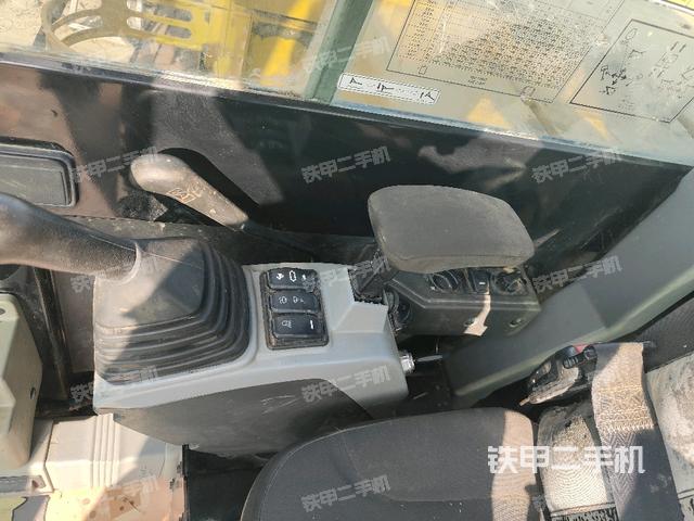 座椅右側(cè)控制臺(tái)/鑰匙門(mén)/油門(mén)/含右手柄（駕駛室部分）