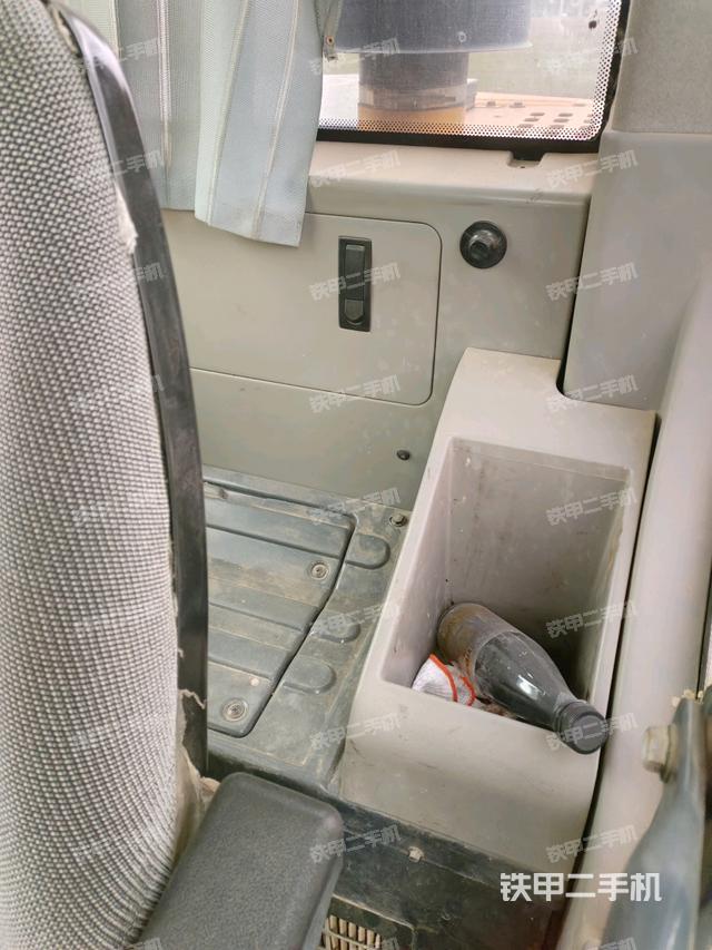 后窗玻璃角標（駕駛室部分）