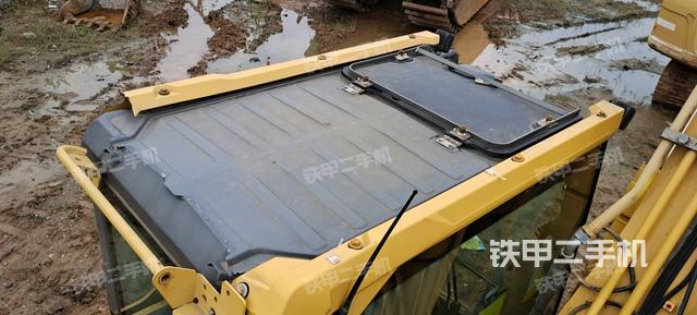 駕駛室頂部（整機外觀）