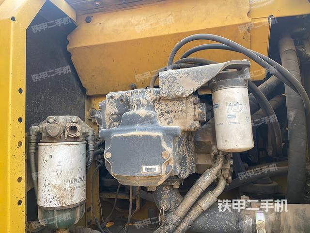 液壓泵艙室正面整體（整機(jī)外觀）