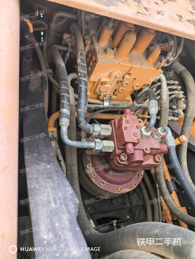 回轉(zhuǎn)馬達和主控閥（整機外觀）