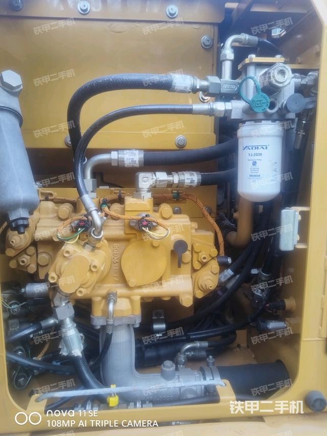 液壓泵艙室正面整體（整機(jī)外觀）