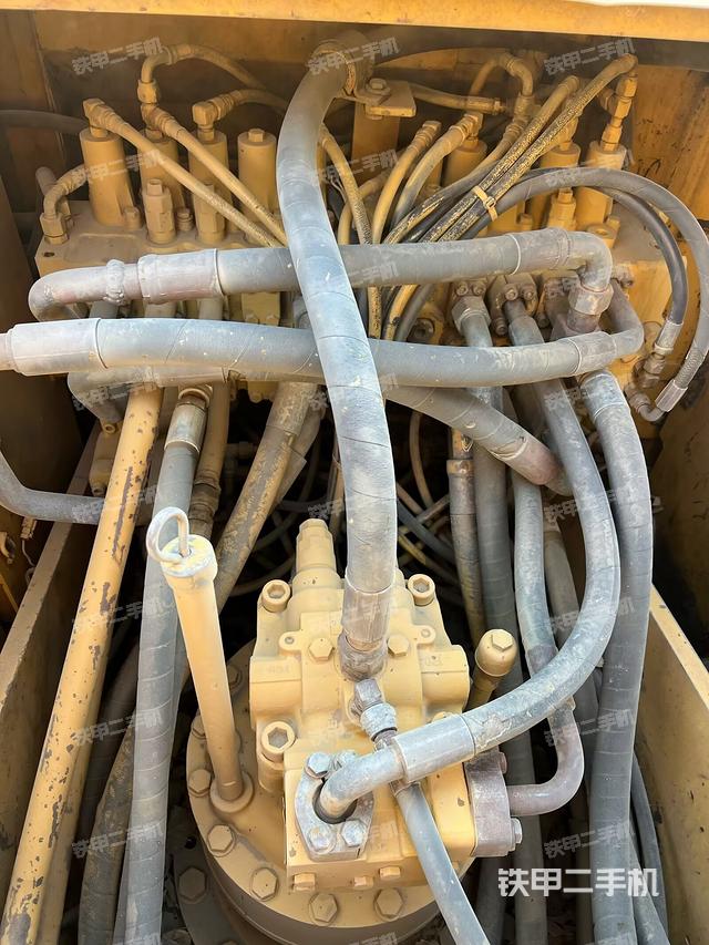 回轉(zhuǎn)馬達和主控閥（整機外觀）