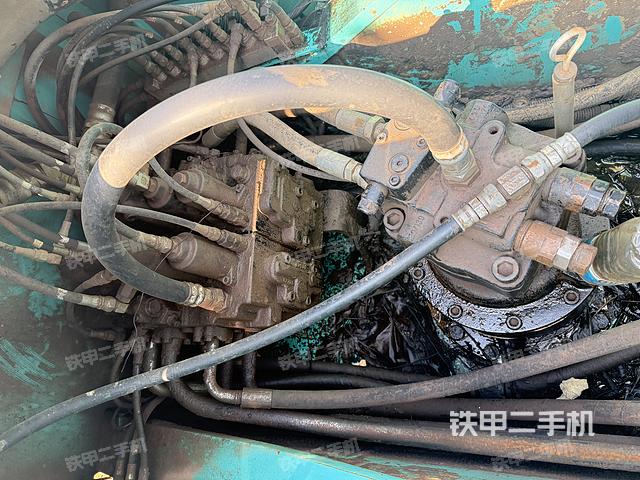 回转马达和主控阀（整机外观）